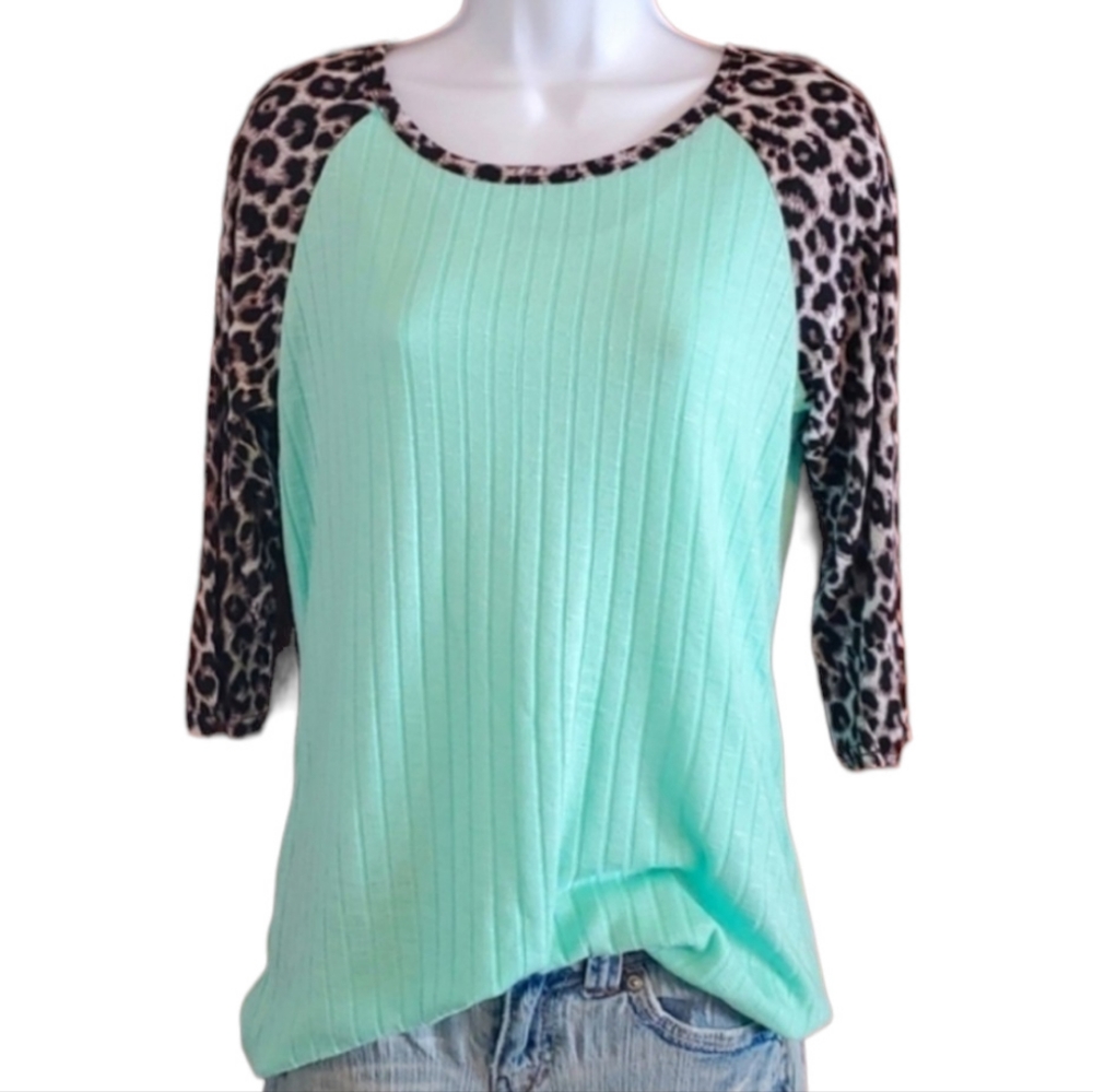 NWT Rue21 Mint Green Top with 3/4 Length Cheetah Print Sleeves